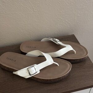 Women’s Torrid Faux Leather Flip Flop Sandal 11WW EXTRA WIDE, Ivory White